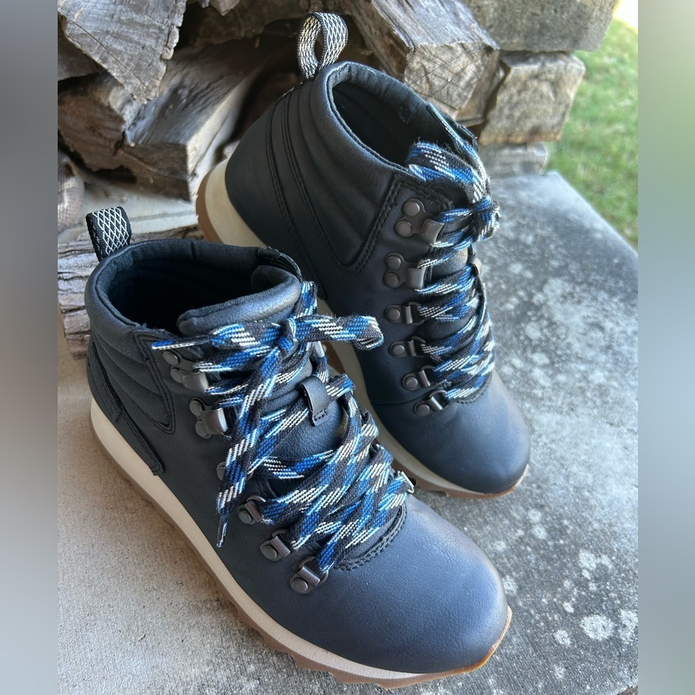 Merrell‎ women’s Alpine hiking ankle black women’s boots Sz-6.5. A